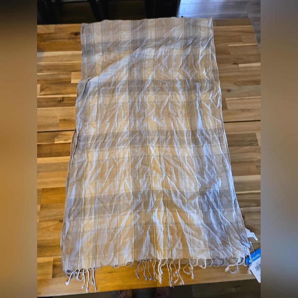 Columbia Lightweight Plaid Fringe Scarf – Neutral Cream & Tan